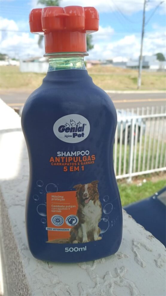 SHAMPOO 5 EM 1 ANTIPULGAS E CARRAPATOS 500ML